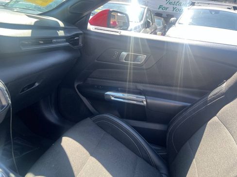 Used 2024 Ford Mustang Convertible RWD image 9