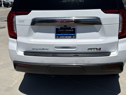 Used 2023 GMC Yukon XL AT4 w/ AT4 Premium Package AWD/4WD image 13