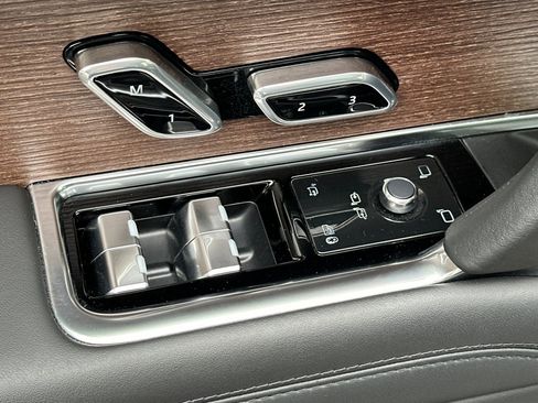 Used 2024 Land Rover Range Rover SE image 15