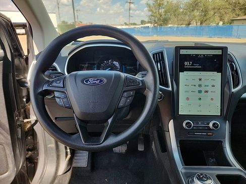 Used 2021 Ford Edge SE FWD image 6