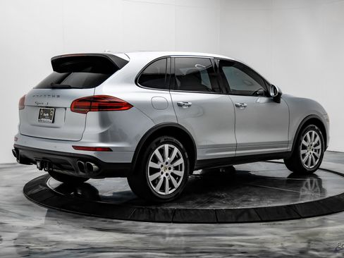 Used 2017 Porsche Cayenne S image 13