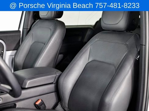 Used 2023 Land Rover Defender 90 S image 21