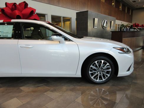 New 2025 Lexus ES 350 image 12