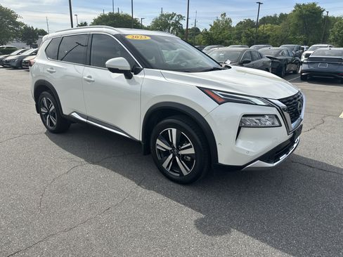 Used 2023 Nissan Rogue Platinum w/ Platinum Premium Package image 3