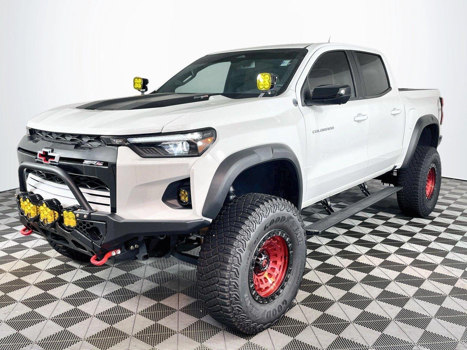Used 2024 Chevrolet Colorado ZR2 w/ Technology Package AWD/4WD image 3