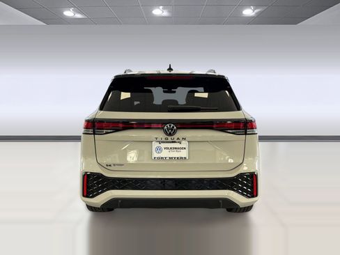New 2026 Volkswagen Tiguan SE R-Line FWD image 10