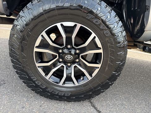 Used 2020 Toyota Tacoma TRD Sport w/ Technology Package image 10