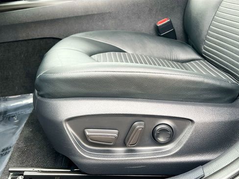 Used 2024 Toyota Camry SE image 18