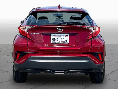 Used 2019 Toyota C-HR XLE FWD image 4