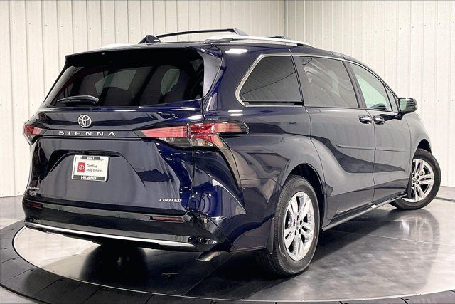 Used 2026 Toyota Sienna Limited AWD/4WD image 14