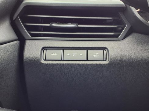 Used 2024 Nissan Altima 2.5 SV image 17