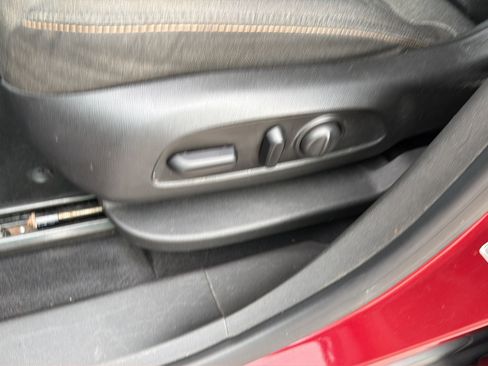 Used 2020 Chevrolet Equinox LT FWD image 30
