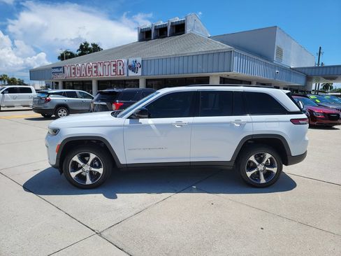 Used 2026 Jeep Grand Cherokee Limited w/ Luxury Tech Group II RWD image 2