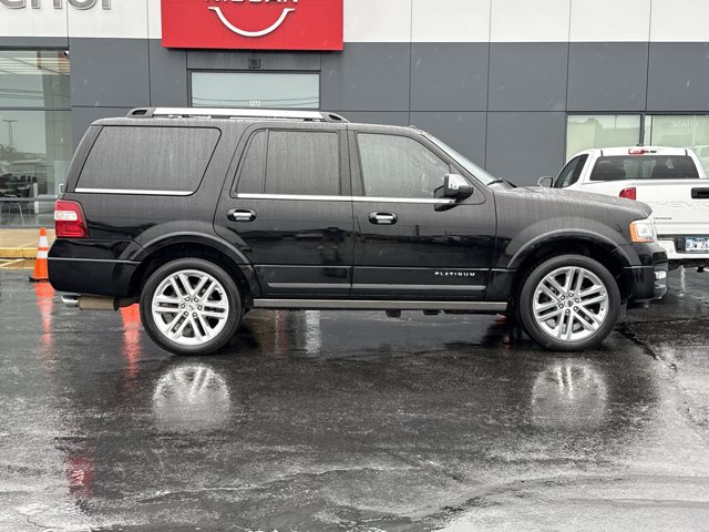Used 2017 Ford Expedition Platinum AWD/4WD image 2