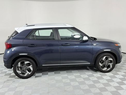 Used 2022 Hyundai Venue Limited FWD image 8
