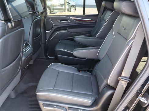 Used 2024 Cadillac Escalade Premium Luxury AWD/4WD image 34