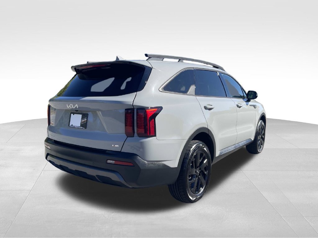 Used 2023 Kia Sorento S w/ Panoramic Sunroof Package AWD/4WD image 3
