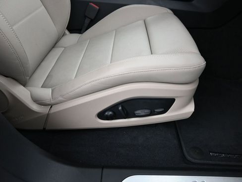 Certified 2025 Porsche Macan Electric image 30