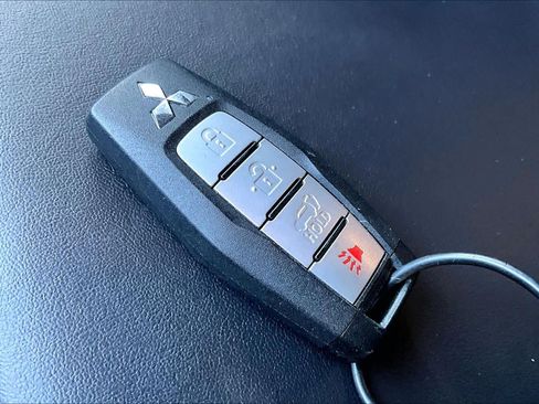 Used 2025 Mitsubishi Outlander SE AWD/4WD image 14