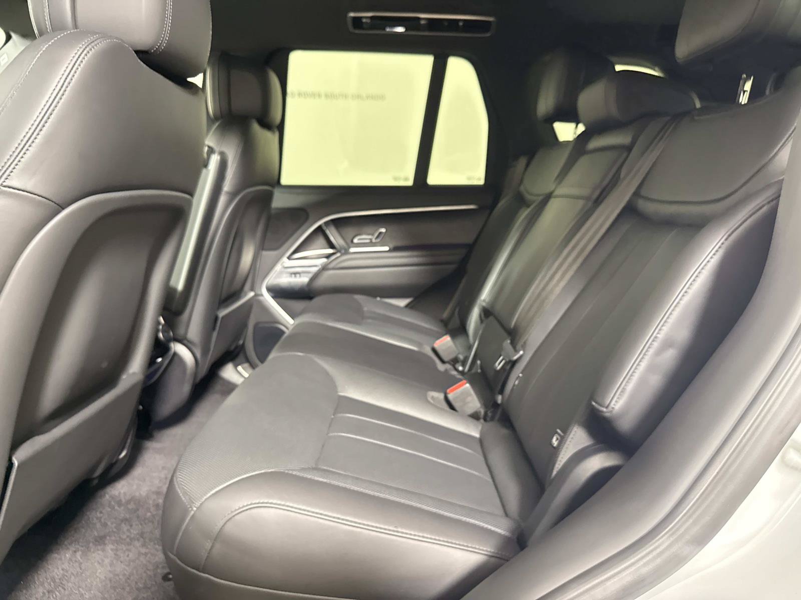 Used 2025 Land Rover Range Rover SE AWD/4WD image 14