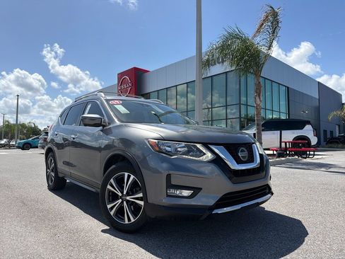 Used 2019 Nissan Rogue SV w/ Premium Package FWD image 1