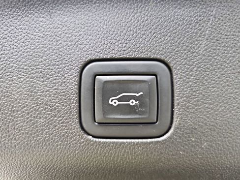 Certified 2023 Chevrolet Tahoe High Country AWD/4WD image 19