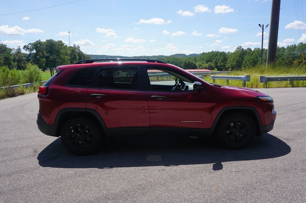 Used 2017 Jeep Cherokee Sport FWD image 17