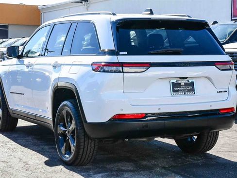 Used 2023 Jeep Grand Cherokee Limited w/ Black Appearance Package image 6