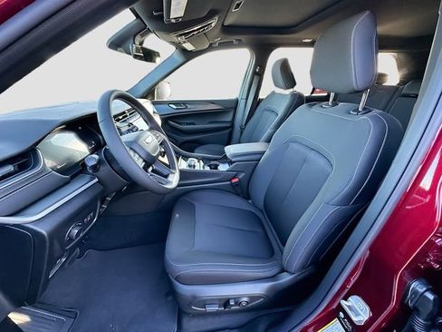 New 2025 Jeep Grand Cherokee Laredo X w/ Luxury Tech Group I image 14