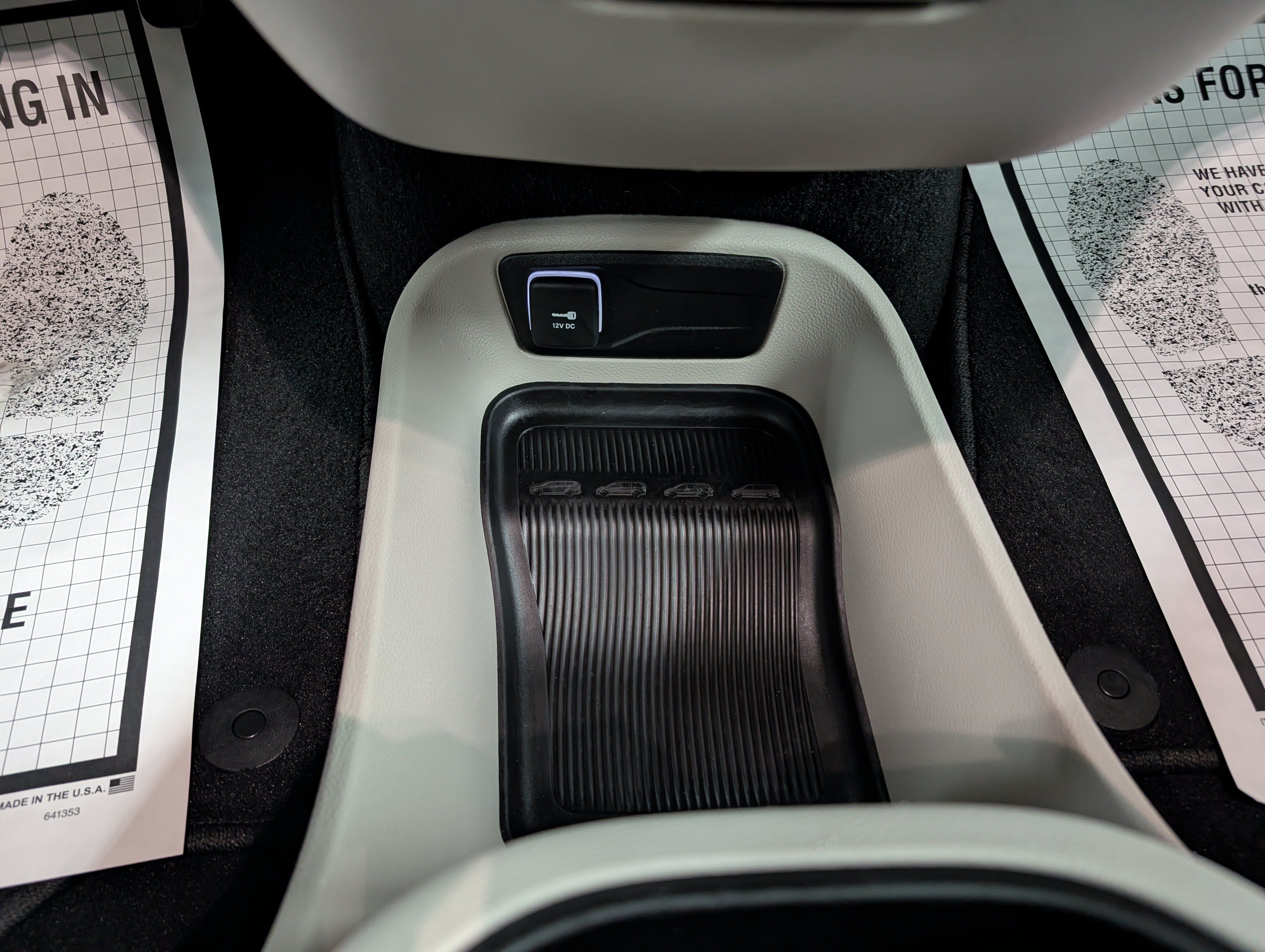 Used 2024 Chrysler Pacifica Touring-L FWD image 14