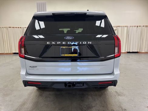 New 2026 Ford Expedition Active image 7