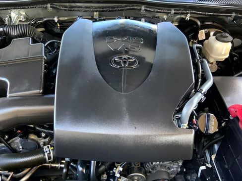 Used 2022 Toyota Tacoma SR5 RWD image 32