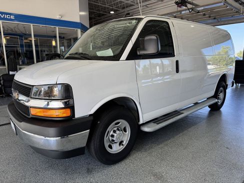 Used 2024 Chevrolet Express 2500 w/ Driver Convenience Package RWD image 4