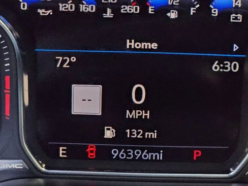 Used 2021 GMC Yukon Denali w/ Denali Premium Package AWD/4WD image 11