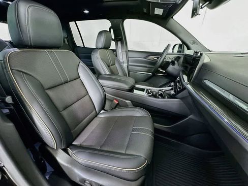 Used 2026 Chevrolet Traverse High Country w/ LPO, Floor Liner Package FWD image 15