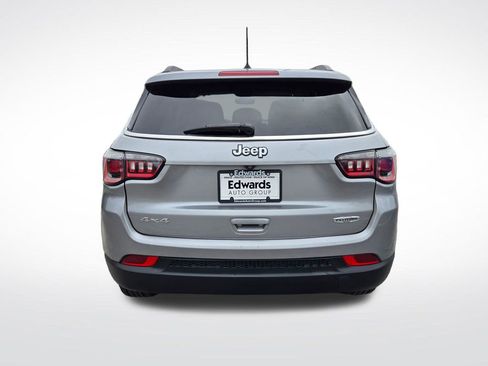 Used 2018 Jeep Compass Latitude AWD/4WD image 3