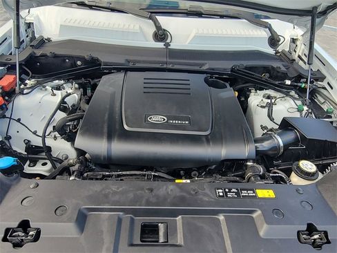 Used 2024 Land Rover Defender 110 S image 29