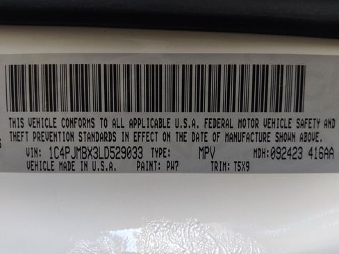 Used 2020 Jeep Cherokee Trailhawk AWD/4WD image 33