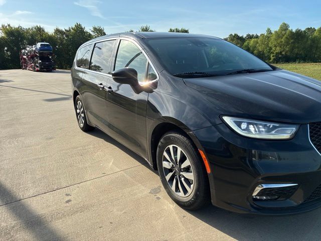 Used 2023 Chrysler Pacifica Touring-L FWD image 5