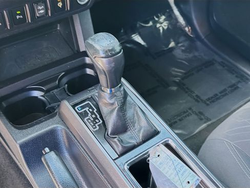 Used 2016 Toyota Tacoma TRD Sport w/ Premium & Technology Package image 15