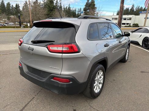 Used 2016 Jeep Cherokee Sport image 6