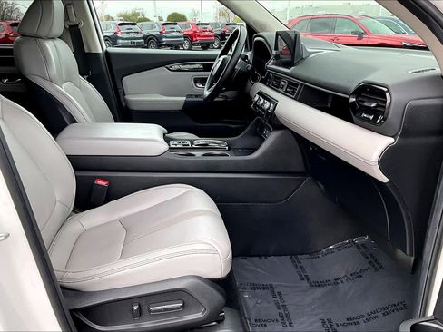 Used 2025 Honda Pilot EX-L image 8
