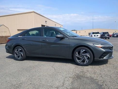 New 2026 Hyundai Elantra Limited FWD image 2