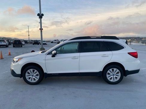 Used 2017 Subaru Outback 2.5i Premium image 9