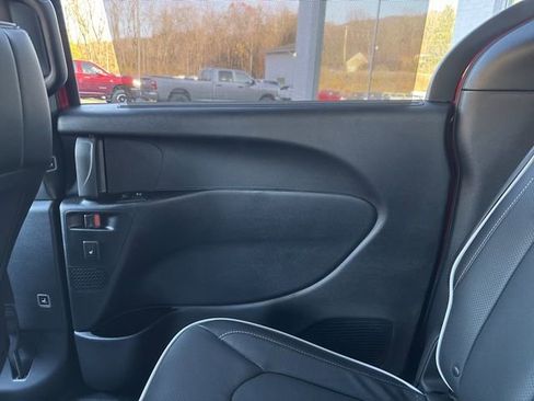 New 2026 Chrysler Pacifica Limited image 20