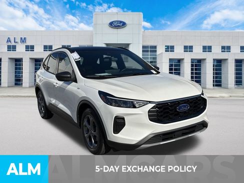 Used 2025 Ford Escape ST-Line w/ Equipment Group 301A image 4