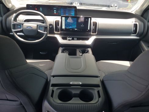 Used 2025 Ford Expedition Active AWD/4WD image 16