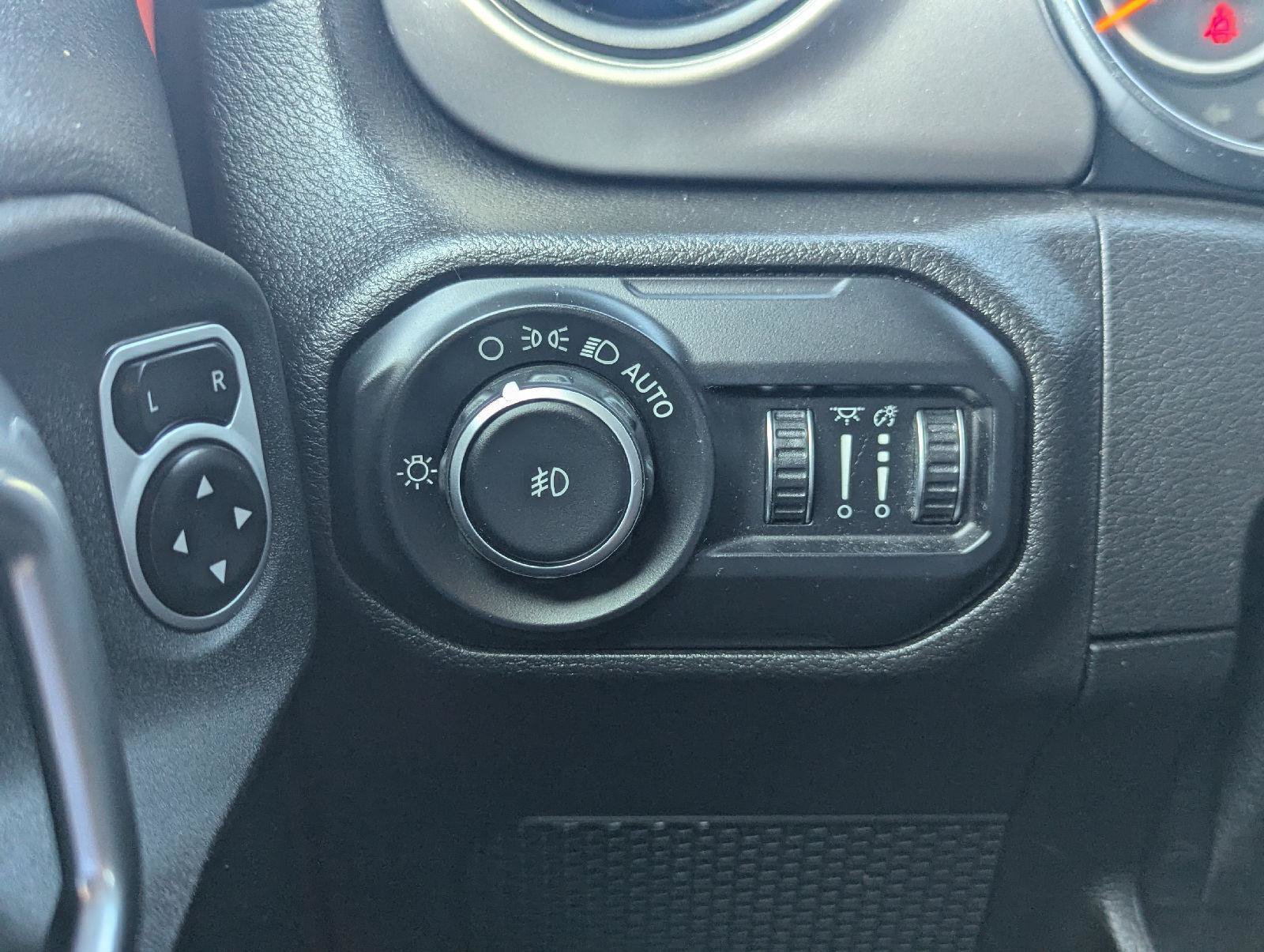 Used 2019 Jeep Wrangler Unlimited Sport S AWD/4WD image 25