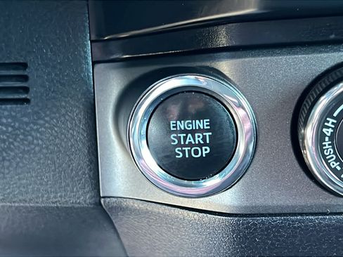 Used 2019 Toyota Tacoma TRD Sport w/ Technology Package AWD/4WD image 17