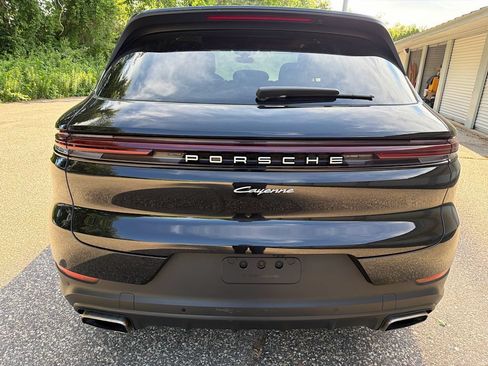 Certified 2024 Porsche Cayenne AWD/4WD image 42